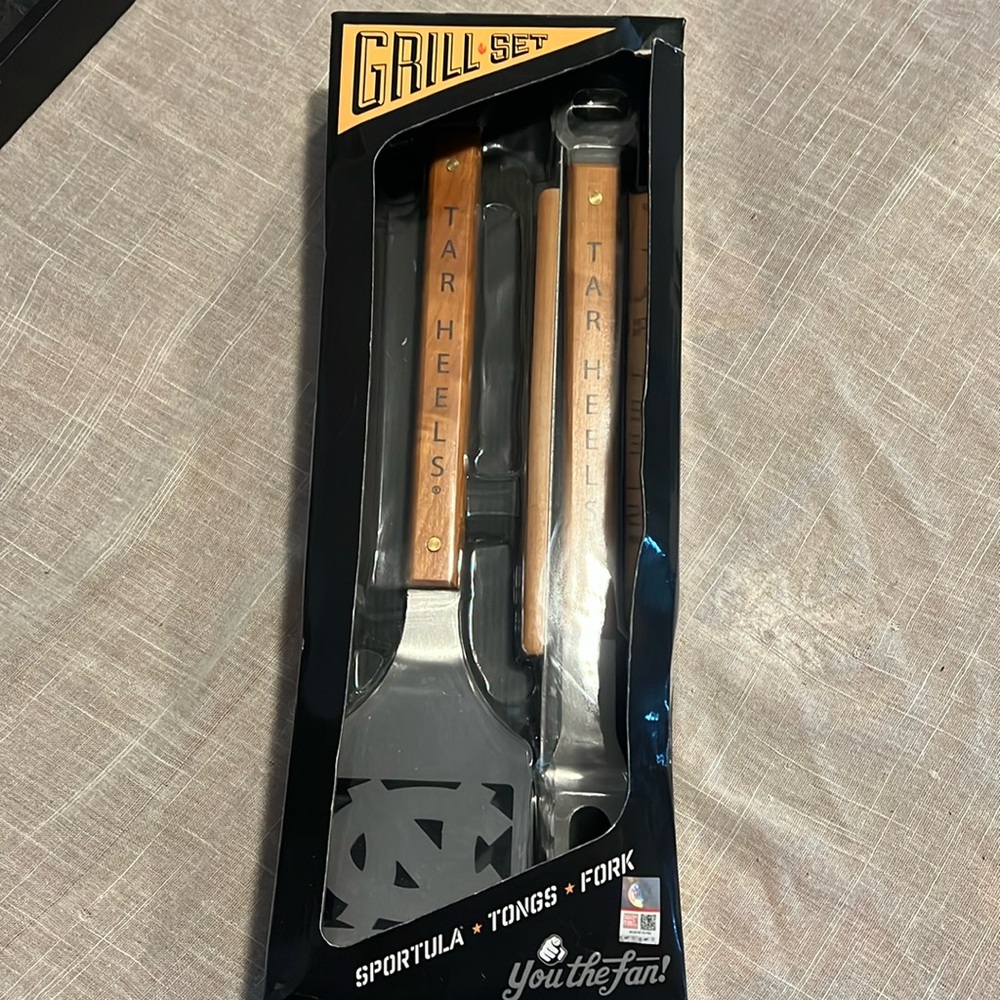 BRAND NEW grill set